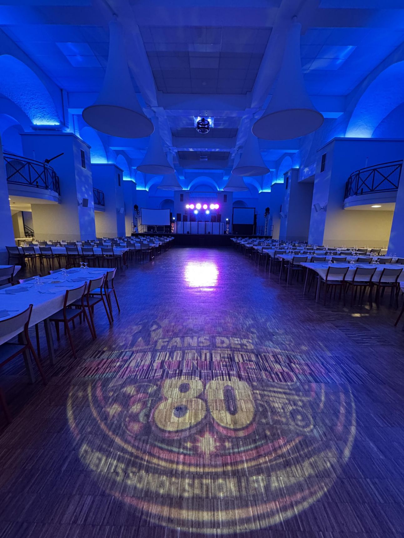 Soirée années 80 avec DJ et éclairage en Lorraine Animation DJ années 80 événement festif